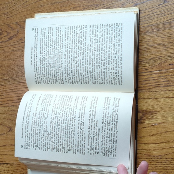 Vintage First Edition Responsibility In Mass Communication Wilbur Schramm Book - Picture 13 of 16